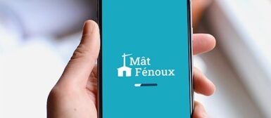 Un téléphone avec l'application mât fénoux