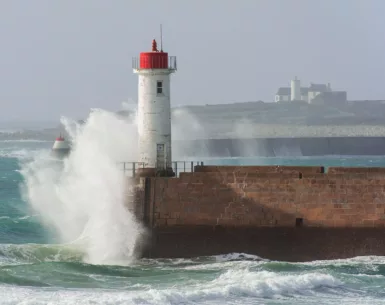Feu du Raoulic pendant une tempête