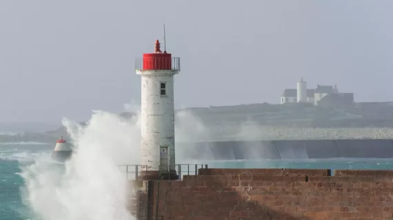 Feu du Raoulic pendant une tempête