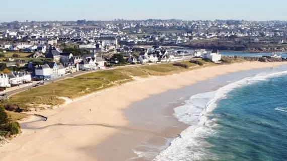 Vue aérienne de la plage de Trescadec