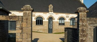 L'entrée du théâtre Georges Madec.
