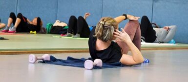 Des personnes faisant des exercices de sport