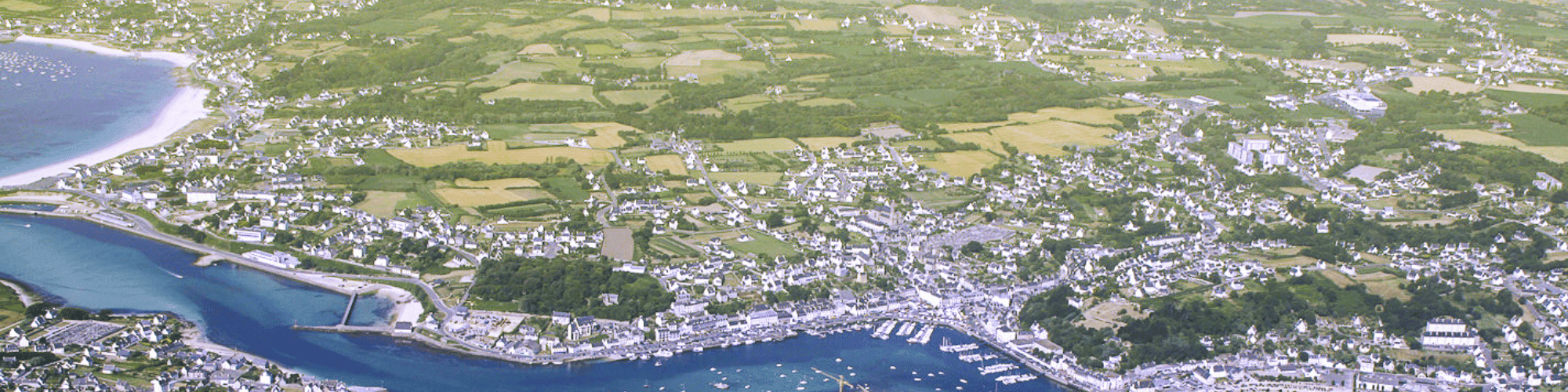 Vue aérienne du port d'Audierne